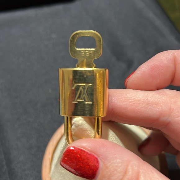 Authentic Louis Vuitton padlock and key brass #331 - Picture 3 of 4